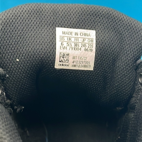 Adidas Hard Court Black/White/Gold size 6 Casual Sneakers - Picture 6 of 9